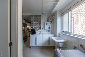 Image 28 - 920428