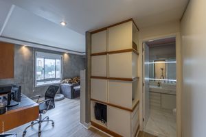 Image 21 - 920428