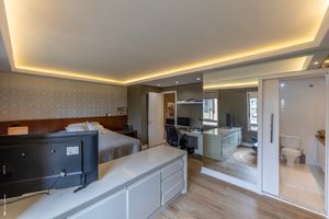 Image 13 - 920428