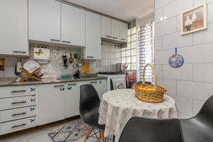 Image 16 - 920445