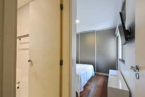 Image 21 - 920490