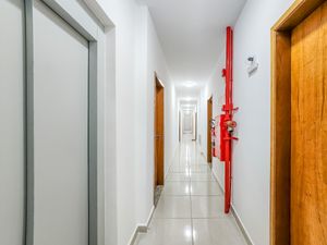 Image 25 - 920492