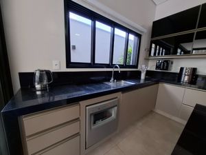 Image 13 - 920507