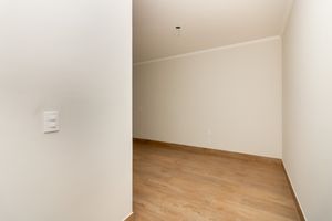 Image 18 - 920515