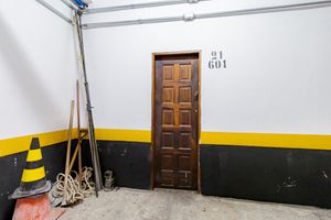 Image 35 - 920523