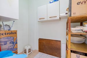 Image 34 - 920523