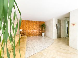 Image 34 - 920525