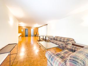 Image 39 - 920525