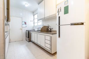 Image 11 - 920525