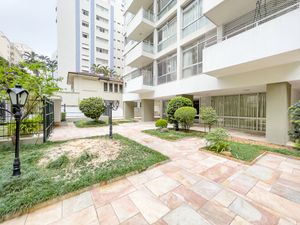 Image 30 - 920525