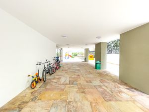 Image 31 - 920525