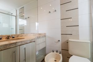 Image 19 - 920557