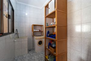 Image 21 - 920572