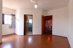 Image 34 - 920572