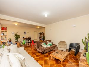 Image 4 - 920575