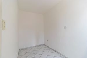 Image 37 - 920606