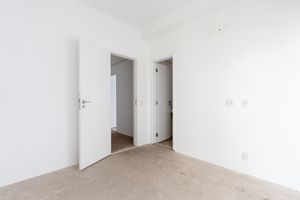 Image 21 - 920609