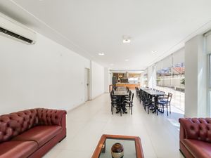 Image 3 - 920621