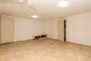 Image 3 - 920628