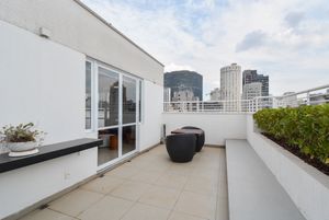 Image 35 - 920651