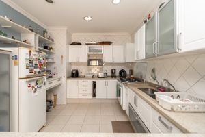 Image 11 - 920682