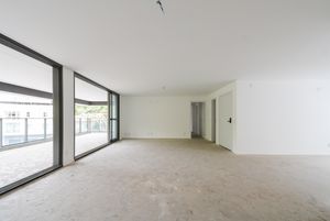 Image 1 - 920683