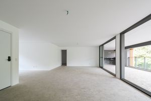Image 4 - 920683