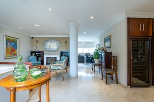Image 11 - 920702