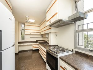Image 10 - 920720