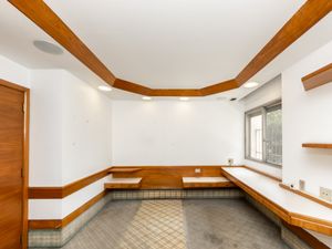 Image 24 - 920720