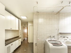 Image 27 - 920720