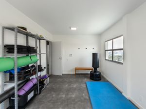Image 34 - 920720