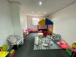 Image 21 - 920734