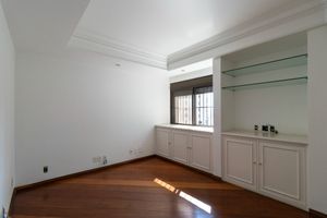 Image 32 - 920742