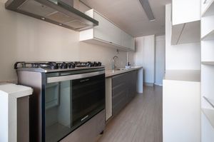 Image 37 - 920808
