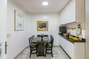 Image 21 - 920811