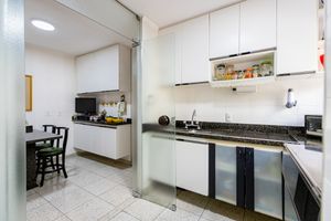 Image 22 - 920811