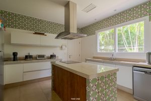 Image 13 - 920819
