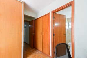 Image 19 - 920829