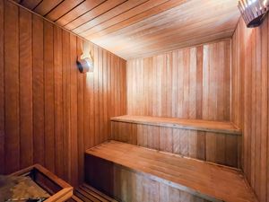 Image 32 - 920832