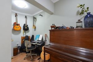 Image 30 - 920883