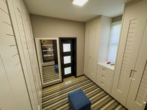 Image 32 - 920905