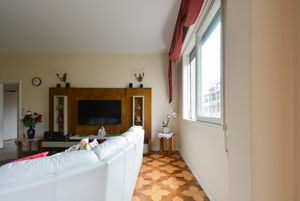 Image 6 - 920926