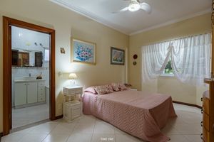 Image 32 - 920998