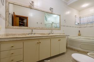 Image 35 - 920998