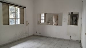 Image 10 - 921000