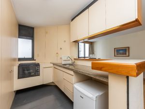 Image 4 - 921001