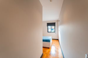 Image 34 - 921024
