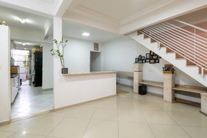 Image 3 - 921052