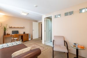 Image 3 - 921055